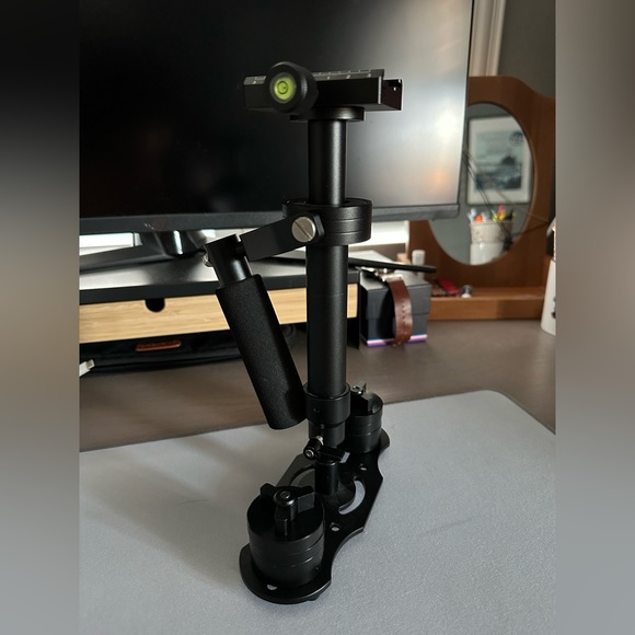 Hand-held Stabilizer - Picture 2 of 3